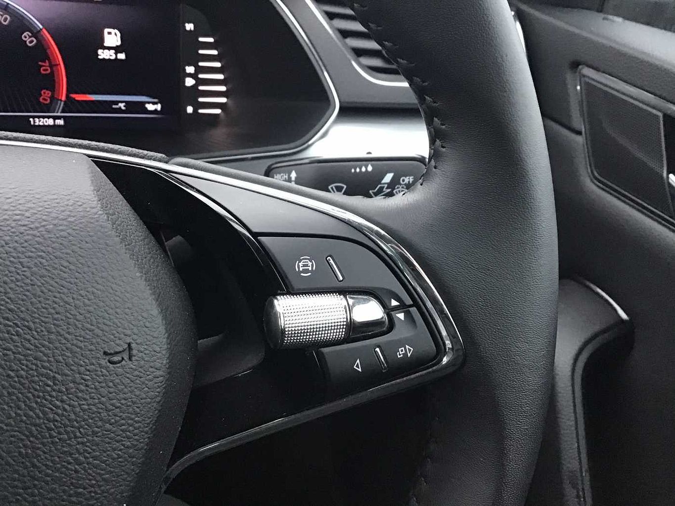 SKODA Superb 1.5 TSI (150ps) SE Technology Auto/DSG Hatchback