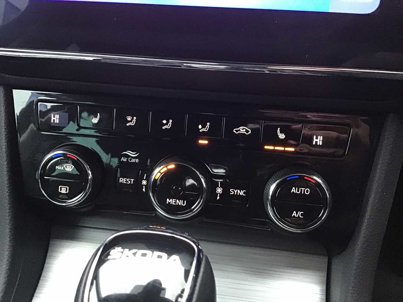 SKODA Superb 1.5 TSI (150ps) SE Technology Auto/DSG Hatchback
