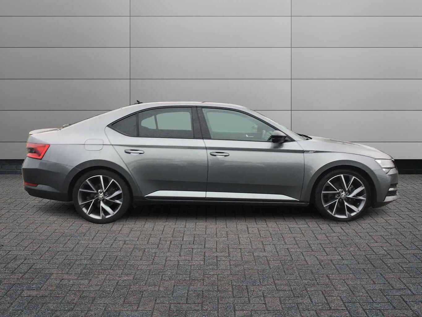 SKODA Superb 2.0 TSI (190ps) SportLine Plus DSG Hatch