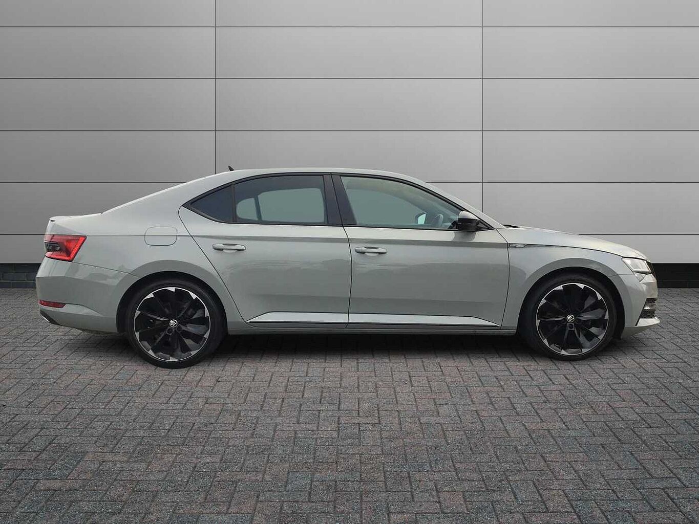 SKODA Superb 2.0 TSI (190ps) SportLine Plus DSG Hatch